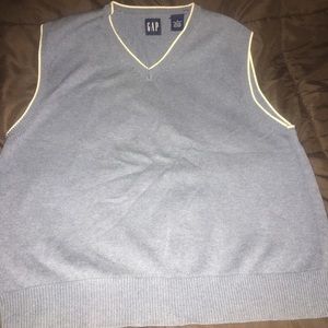 Pre-owed GAP sleeveless sweater